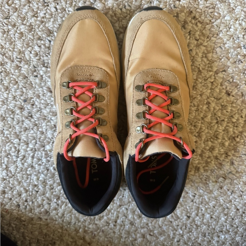 Toms Tan Womens Sneakers Sz 8 Dark orange laces EUC worn maybe 2x.